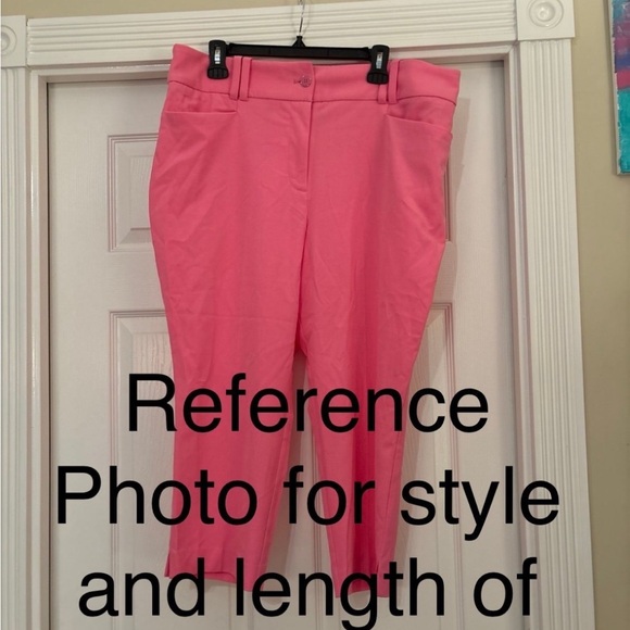 New York and Company Capri Pants - Picture 4 of 4